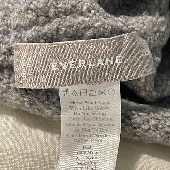 Everlane Pom Pom beanie, wool. Never worn, like new. - Picture 2 of 3